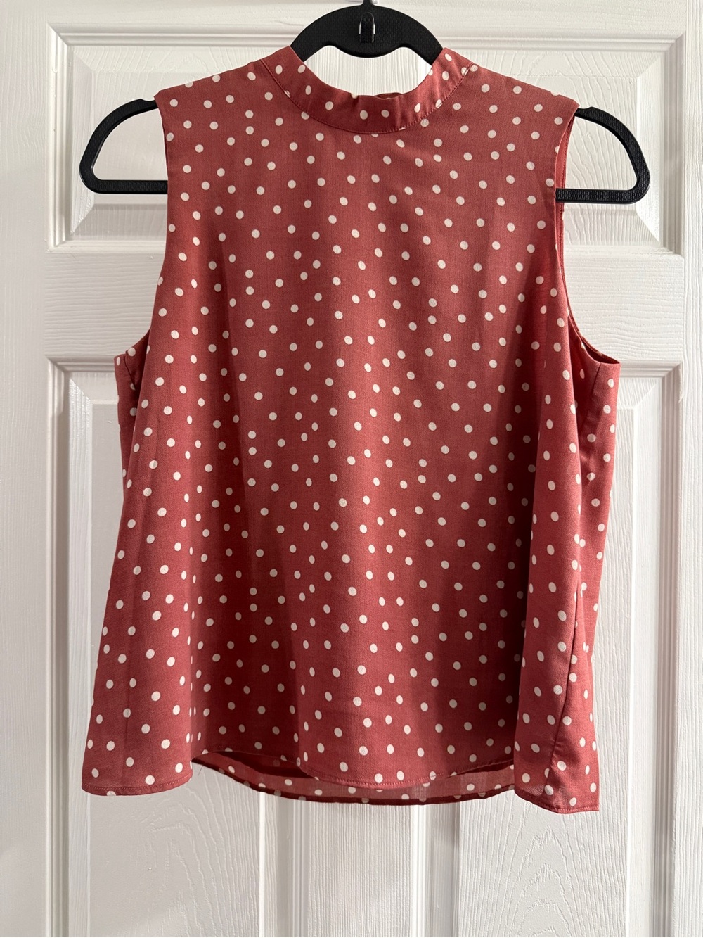 Sleeveless Mock Neck Polka Dot Blouse in Dusty Rose